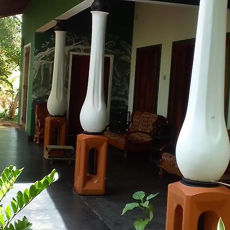 Lahiru Home Stay Sigirîya Extérieur photo
