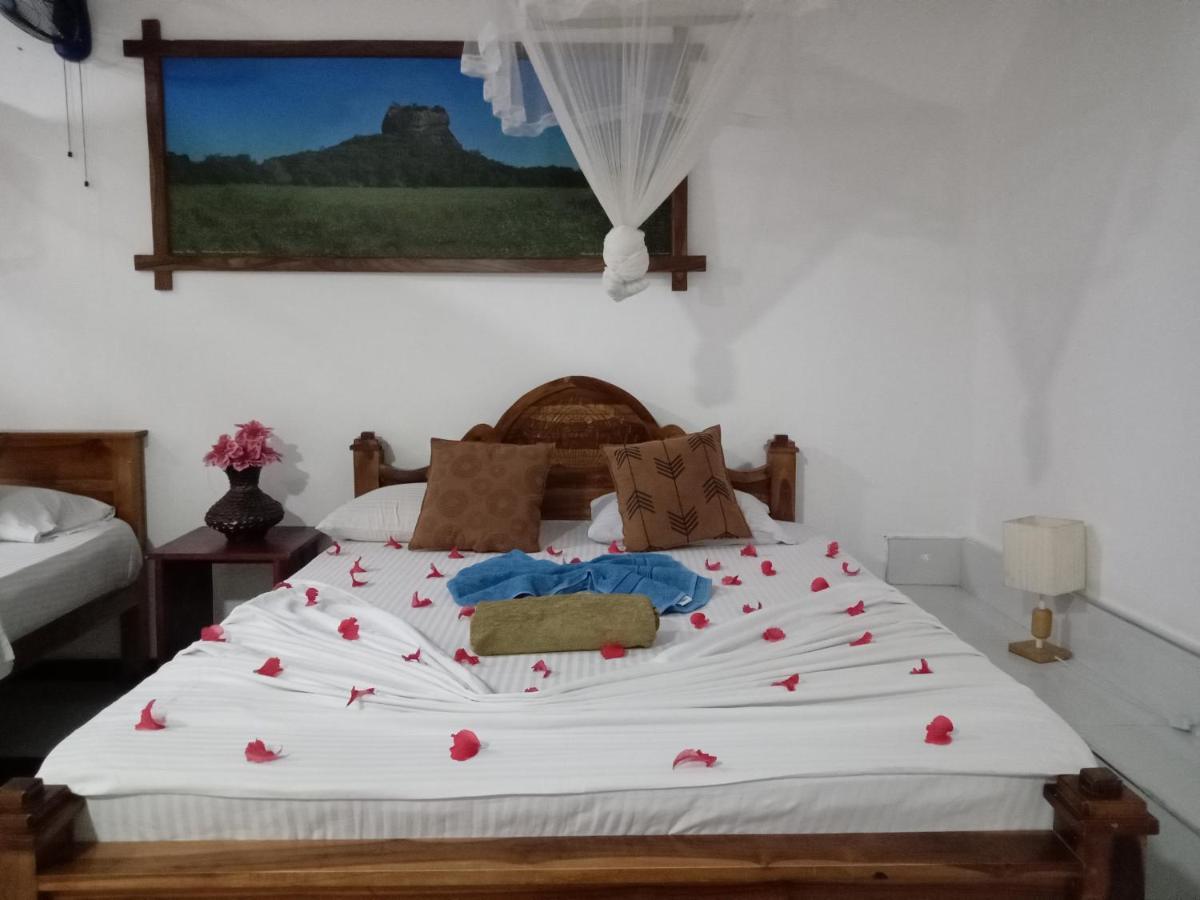 Lahiru Home Stay Sigirîya Extérieur photo
