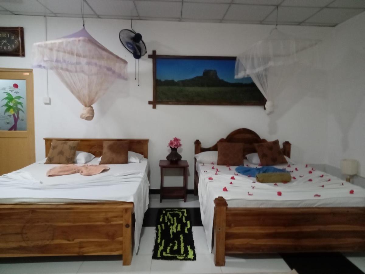 Lahiru Home Stay Sigirîya Extérieur photo