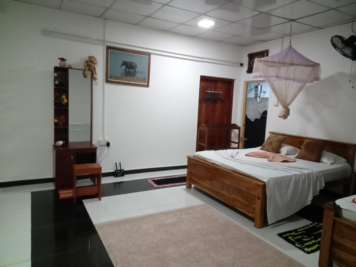 Lahiru Home Stay Sigirîya Extérieur photo