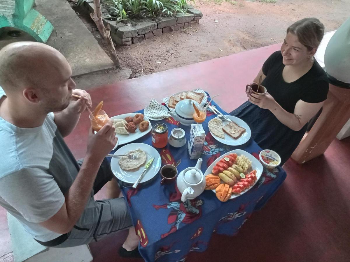 Lahiru Home Stay Sigirîya Extérieur photo