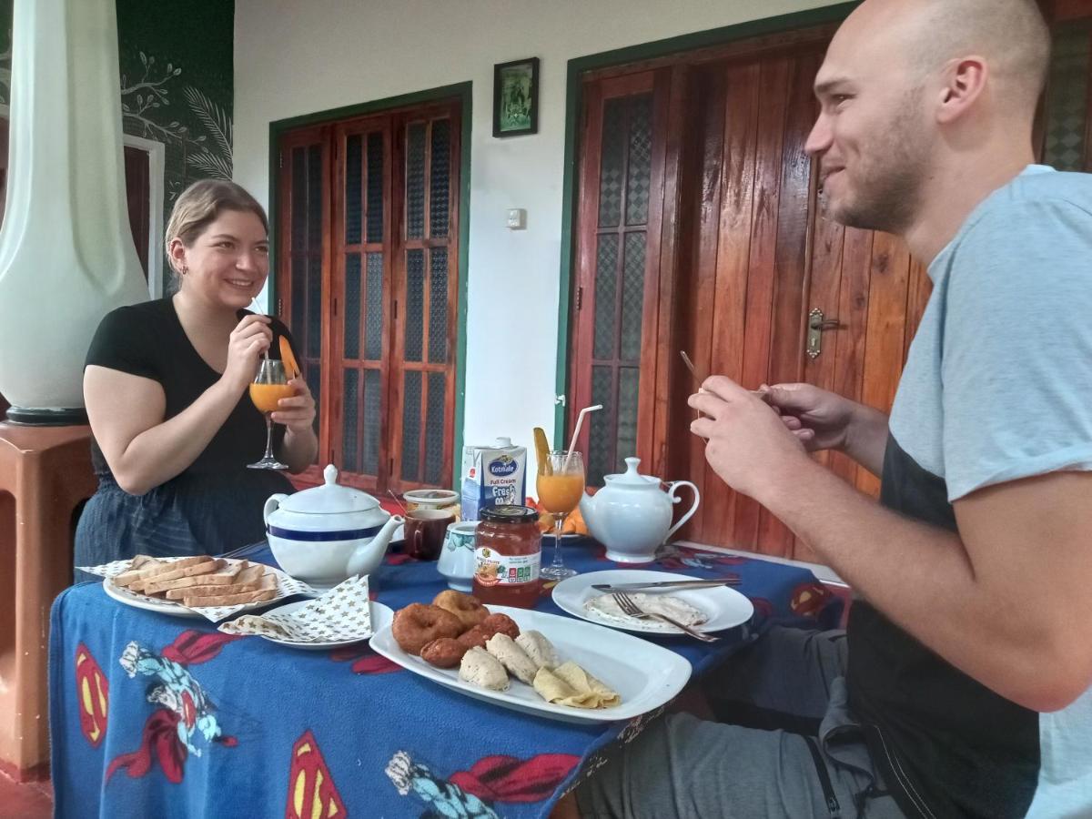 Lahiru Home Stay Sigirîya Extérieur photo