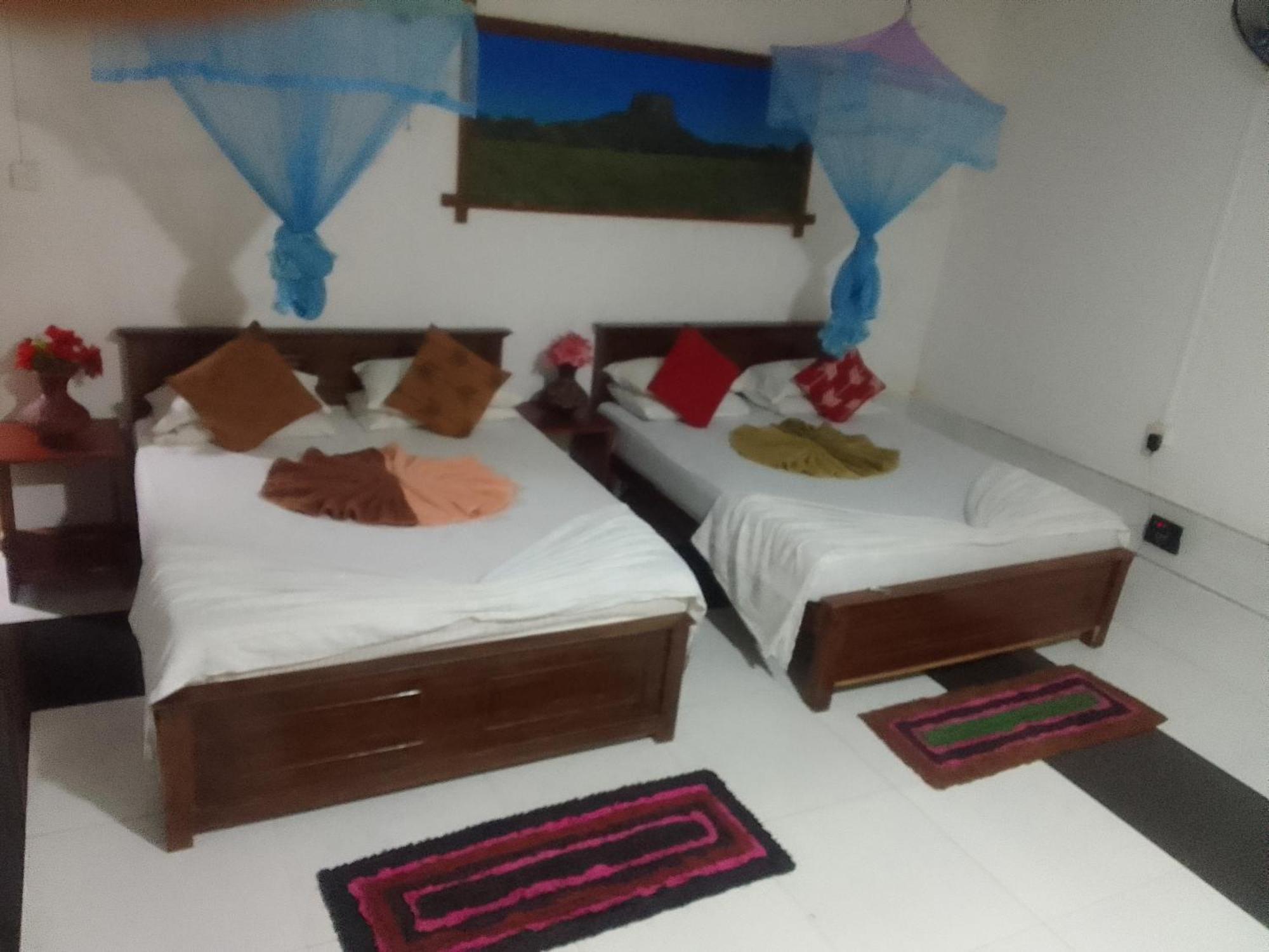 Lahiru Home Stay Sigirîya Extérieur photo